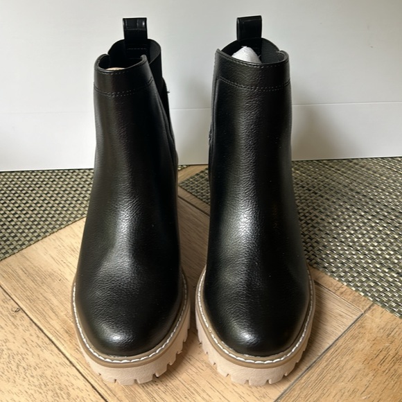 NWOT ! DOLCE VITA Black Faux Leather Pull on Boots w/ faux crock heel cap - Picture 2 of 12